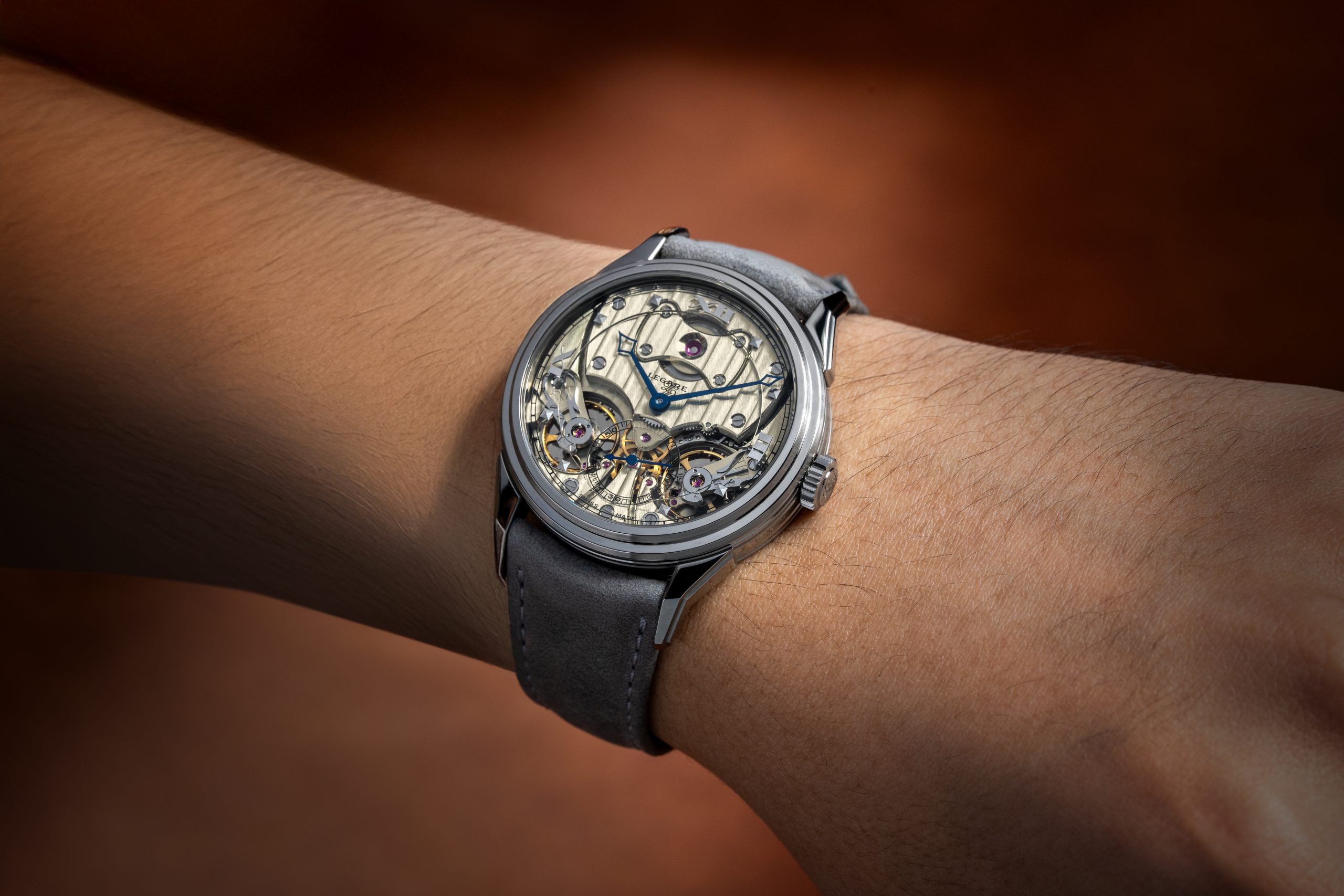 Firefly_Gemini Flash_Luxury Swiss dress watch standing upright leaning against a dark jagged _slate rock, 352317